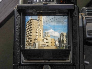  Hasselblad 2000FCM、 80/2.8 Planar T☆、 Fレンズ付、A12 6×6マガジン1ケ、  シャッタースピードが1/2000秒迄 ! ! ! 。の画像
