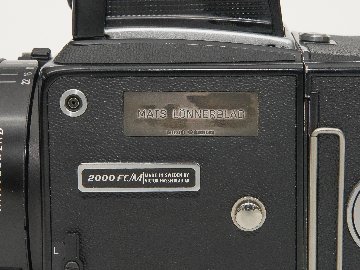  Hasselblad 2000FCM、 80/2.8 Planar T☆、 Fレンズ付、A12 6×6マガジン1ケ、  シャッタースピードが1/2000秒迄 ! ! ! 。の画像