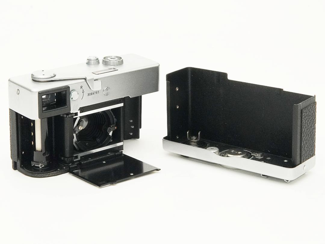 Rollei 35 (白) Germany 製 40/3.5 Carl ZeissTessar (沈銅式) 372g の画像