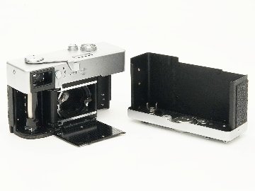 Rollei 35 (白) Germany 製 40/3.5 Carl ZeissTessar (沈銅式) 372g の画像