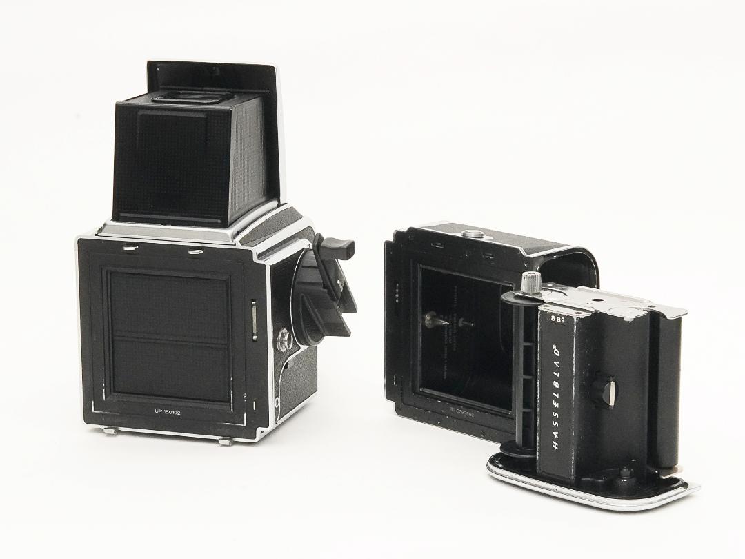 Hasselblad 500C/M 25周年モデル,  80/2.8 Planar T☆ (Cレンズ ) A-12マガジン スタンダード焦点板 ネックストラップ付 日本語使用説明書付(コピー) の画像