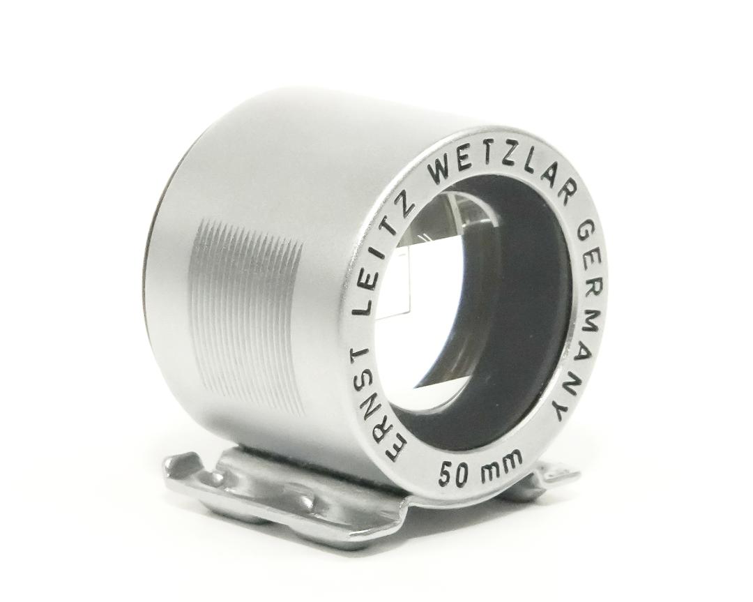 Leica 50mmの彫刻 かつ ’’全ローマ字大文字’’のレア物　5cm 用 ファインダー、前期型、 純正革ケース付 SBOOIの画像