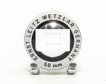 Leica 50mmの彫刻 かつ ’’全ローマ字大文字’’のレア物　5cm 用 ファインダー、前期型、 純正革ケース付 SBOOIの画像