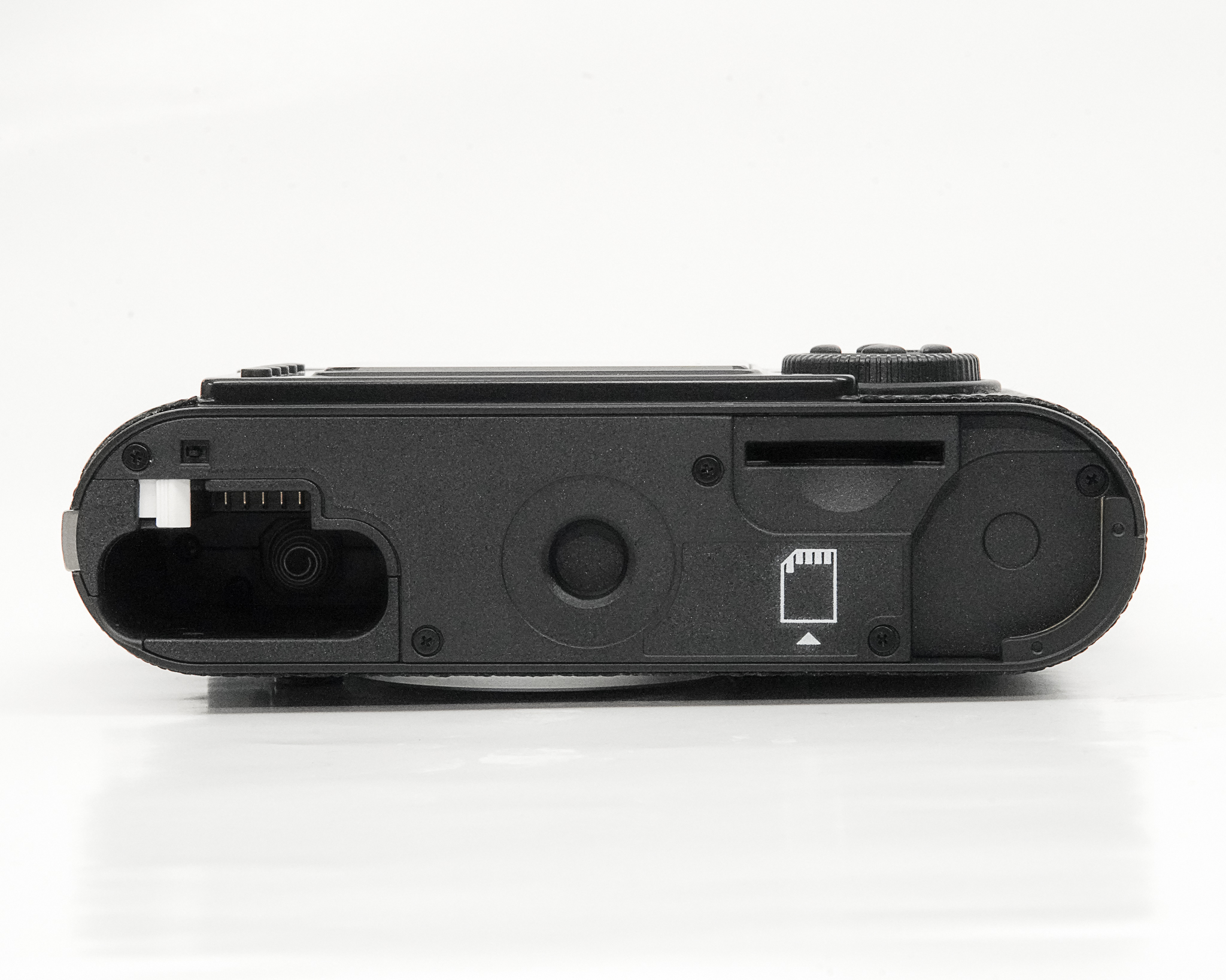 ライカ M9-P ボディ ブラック　  Made in Germany  レンジファインダー式 35mmフルサイズCCDセンサー搭載デジタルカメラ （難あり品）の画像