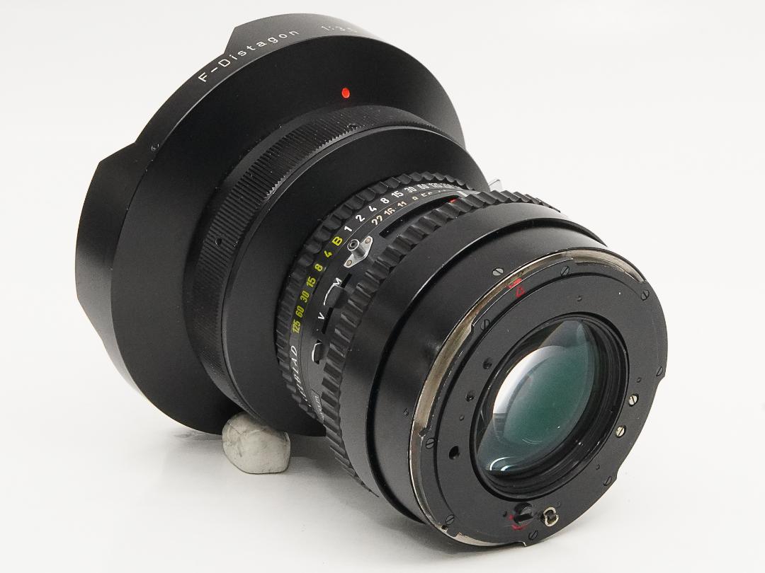 30/3.5 Distagon (Cレンズ) ハッセルブラッド Vシリーズ用  シンクロコンパーMXVシャッター付 革レンズケース付の画像