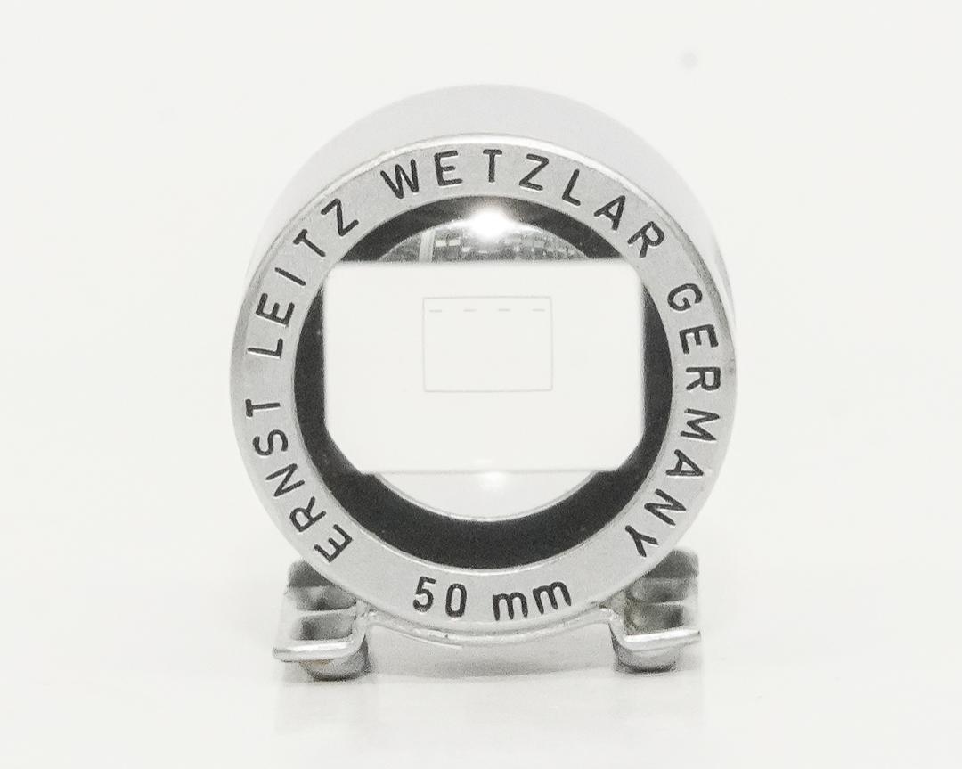 Leica 50mmの彫刻 かつ ’’全ローマ字大文字’’のレア物　5cm 用 ファインダー、前期型、 純正革ケース付 SBOOIの画像