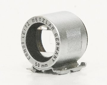 Leica 50mmの彫刻 かつ ’’全ローマ字大文字’’のレア物　5cm 用 ファインダー、前期型、 純正革ケース付 SBOOIの画像