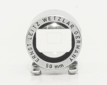 Leica 50mmの彫刻 かつ ’’全ローマ字大文字’’のレア物　5cm 用 ファインダー、前期型、 純正革ケース付 SBOOIの画像