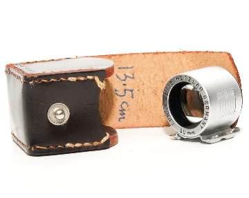 Leica 50mmの彫刻 かつ ’’全ローマ字大文字’’のレア物　5cm 用 ファインダー、前期型、 純正革ケース付 SBOOIの画像