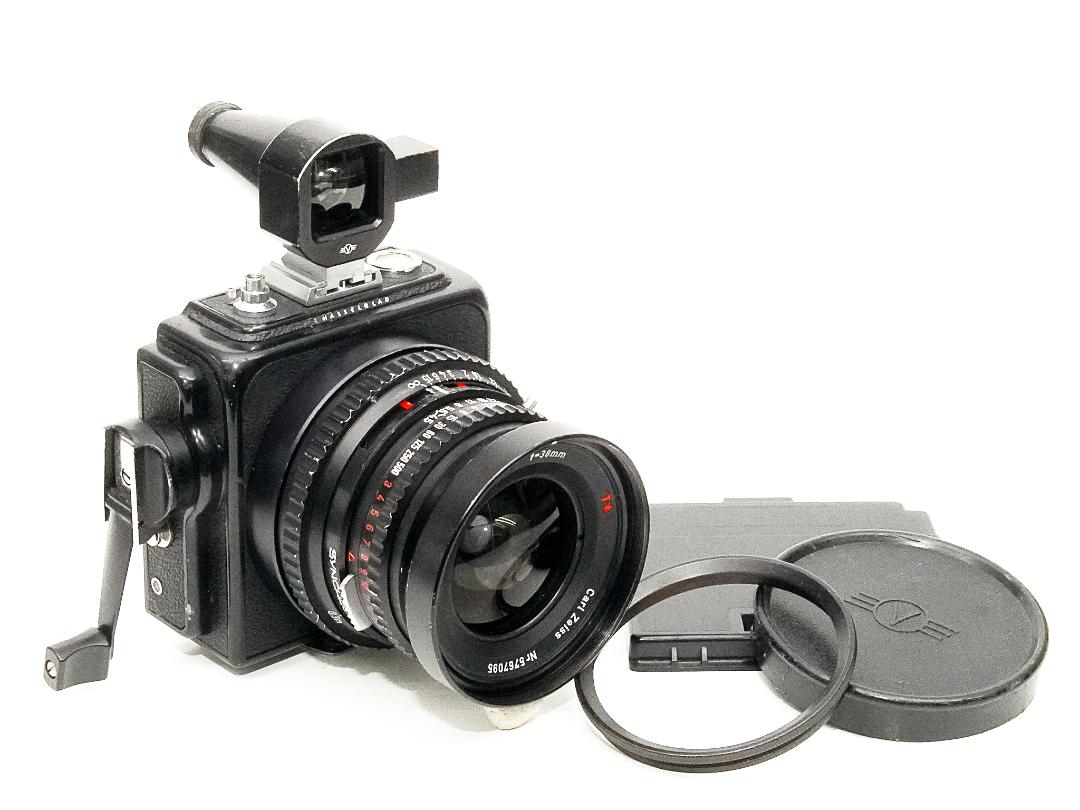 Hasselblad SWC 38/4.5 Biogon T ☆ (C-レンズ） ビューファインダー付き(メタル) ネックストラップ付 メタルレンズフード付 (フードキャップ付) の画像