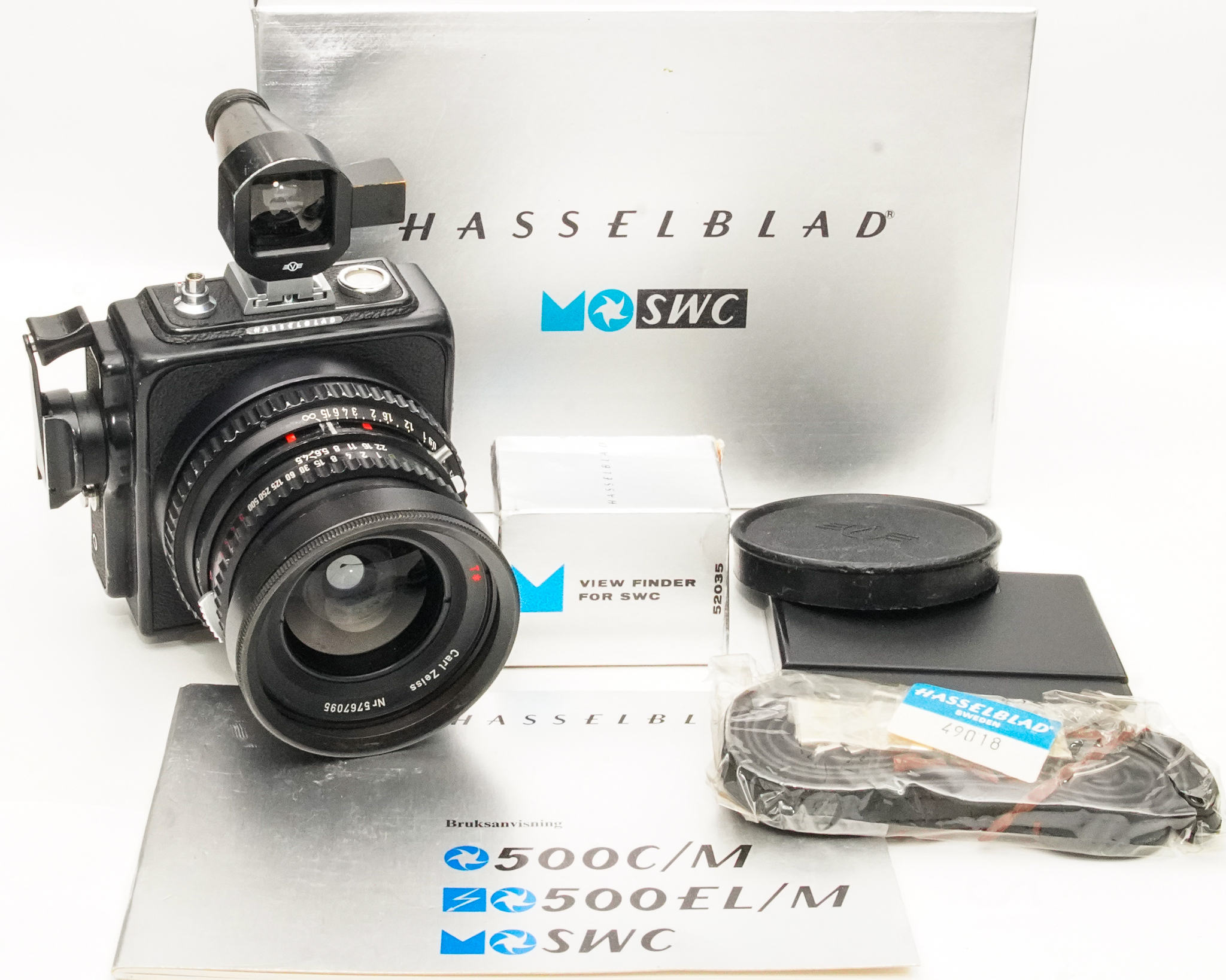 Hasselblad SWC 38/4.5 Biogon T ☆ (C-レンズ） ビューファインダー付き(メタル) ネックストラップ付 メタルレンズフード付 (フードキャップ付) の画像