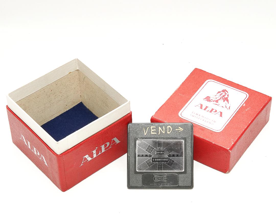 50/1.8 KERN-MACRO-SWITAR AR  (Switzerland)  SN.1031947  純正前後キャップ、フード、元箱付 自動絞り、95%	の画像