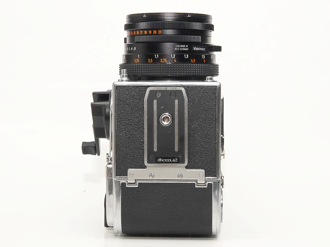 Hasselblad 503CX 80/2.8 Planar T* (CFレンズ) A-12マガジン 焦点板 ラピットクランク ネックストラップ  日本語使用説明書付　93% 超美品の画像