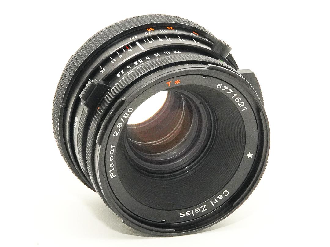Hasselblad 503CX 80/2.8 Planar T* (CFレンズ) A-12マガジン 焦点板 ラピットクランク ネックストラップ  日本語使用説明書付　93% 超美品の画像