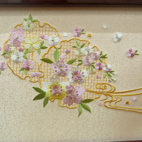 平安豊久 芥子白金衣裳着親王ワイン塗り収納飾り の画像