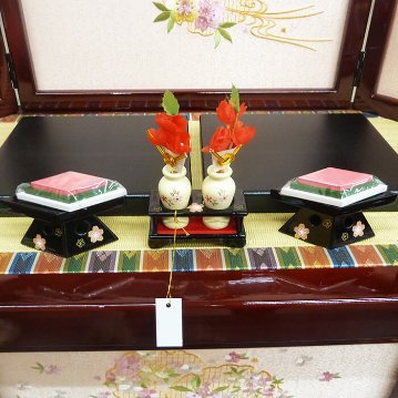 平安豊久 芥子白金衣裳着親王ワイン塗り収納飾り の画像