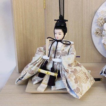 ナチュラルな美しさが際立つ雛人形胡桃親王飾り・カブセケース付セット