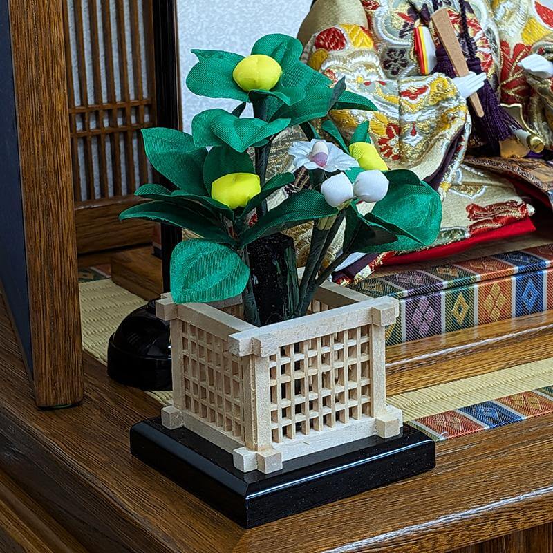 木製井垣付き絹製橘