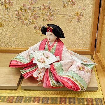 恵翠作 白木造り 小三五親王 刺繍細工平飾り 55cm コンパクトタイプ