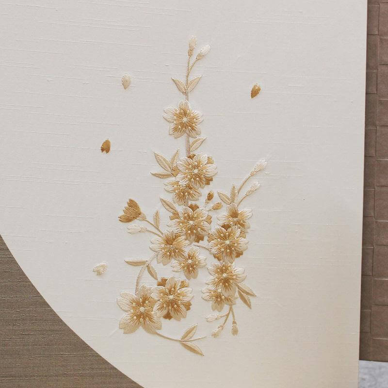 豪華な刺繍細工を施したお屏風