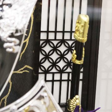 嘉祥作 10号銀龍兜 黒塗り格子 アクリルケース飾りの画像