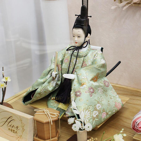 殿の衣裳　金襴衣裳着