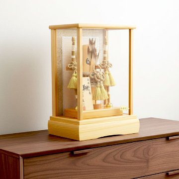 平安道翠監修高級総檜造りのコンパクトな破魔弓飾りです/人形の松川