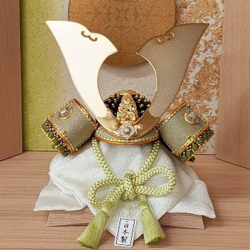 平安豊久作 8号 凪 本鋲合せ鉢兜 平飾り照明付きの画像