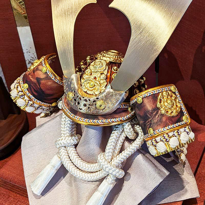 五月人形 平安豊久 7号 華鳳（かほう） 兜平飾り 奄美泥染め本革 本鋲