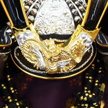 武光作　30号 銀仕上げ 大鍬形着用兜 収納飾りの画像