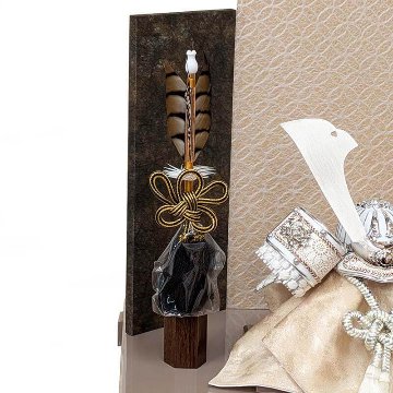 宝童監修 7号 白銀中鍬兜 古代染和紙平飾りの画像