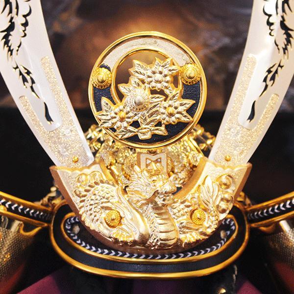 豪華で勇壮な五月人形 龍玉作15号立体透かし彫り鍬形兜収納飾り