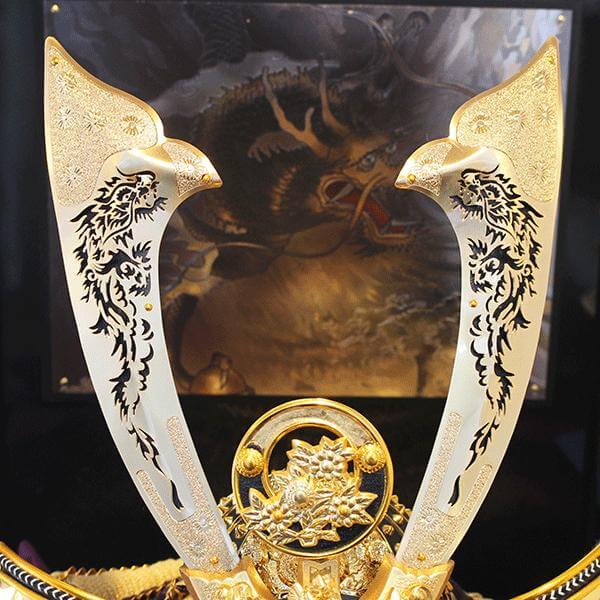 龍玉作 15号立体透かし彫り鍬形兜収納飾りの画像