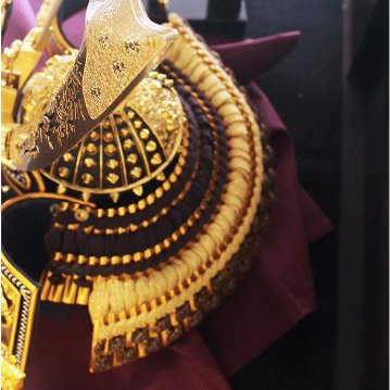 豪華で勇壮な五月人形 龍玉作15号立体透かし彫り鍬形兜収納飾り