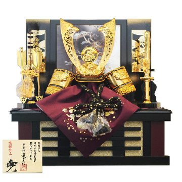 豪華で勇壮な五月人形 龍玉作15号立体透かし彫り鍬形兜収納飾り
