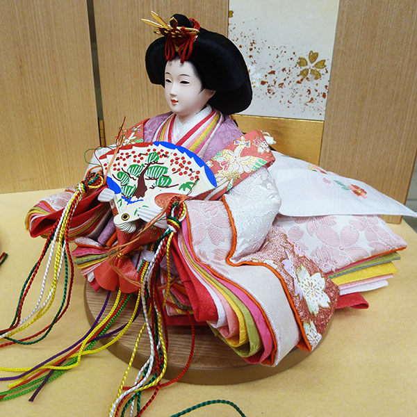 嘉祥作 金彩金襴衣裳着親王 家具調収納飾りの画像