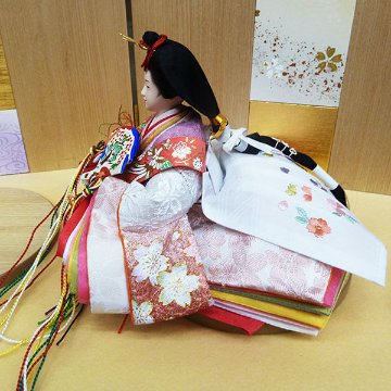 嘉祥作 金彩金襴衣裳着親王 家具調収納飾りの画像