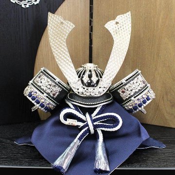 啓山作 10号 銀嶺兜収納飾りの画像