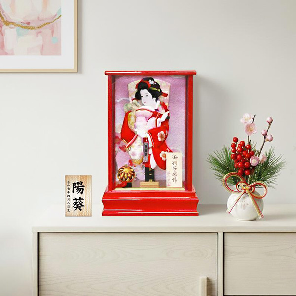 8号匠一好作　羽子板　赤塗りケース飾り