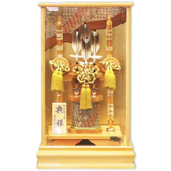 平安道翠監修　１６号典雅　桧破魔弓飾りです。