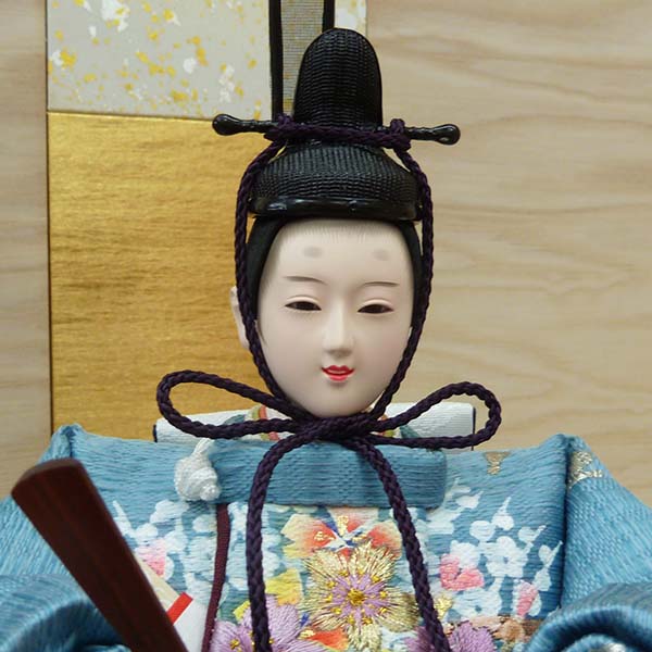おしゃれでモダンな金澤永鳳の創作雛人形はスタイリッシュなホワイト塗収納飾りです