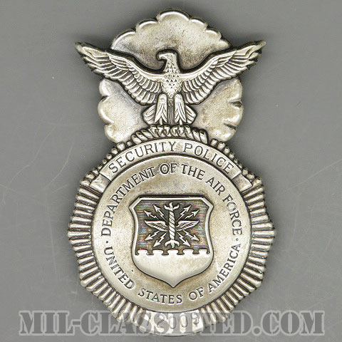空軍警備隊章 (セキュリティーポリス)（Security Police Badge）[カラー/燻し銀/バッジ/ピンバック/中古1点物]の画像