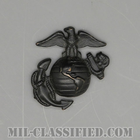 アメリカ海兵隊ギャリソンキャップ用帽章 (下士官用)（Marine Corps Garrison Cap Device, Enlisted）[サブデュード（ブラックメタル）/バッジ/中古1点物]の画像