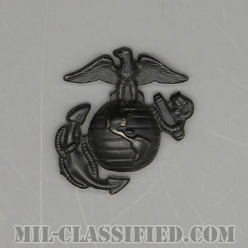 アメリカ海兵隊ギャリソンキャップ用帽章 (下士官用)（Marine Corps Garrison Cap Device, Enlisted）[サブデュード（ブラックメタル）/バッジ/中古1点物]画像