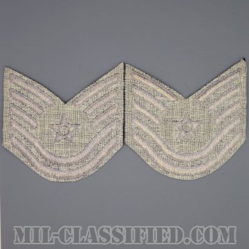技能軍曹（Technical Sergeant）[カラー/フェルト生地刺繍タイプ/カットエッジ/空軍階級章/Large（男性用）/パッチ/ペア2枚1組]の画像