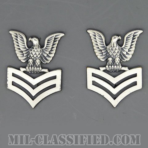 一等兵曹（Petty Officer First Class）[カラー/襟用ミニサイズ/燻し銀/階級章/バッジ/ペア（2個1組）/中古1点物]の画像