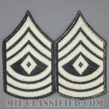 先任曹長（First Sergeant (1SG), Band）[カラー（ブラック生地ホワイト刺繍）/楽隊男性用/カットエッジ/階級章（1959-）/パッチ/ペア2枚1組]の画像