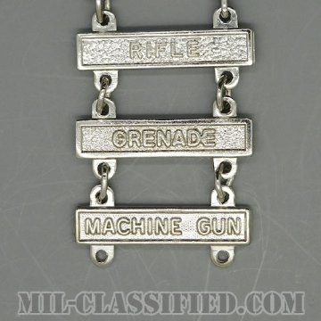射撃技術章 (エキスパート)（Marksmanship Badge, Expert）[カラー/鏡面仕上げ/バッジ/中古1点物（バー3個付）]の画像