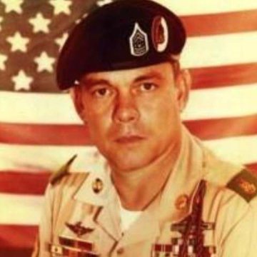 先任曹長（First Sergeant (1SG)）[サブデュード（ブラックメタル）/ホワイトバックプレート付/階級章/バッジ]の画像