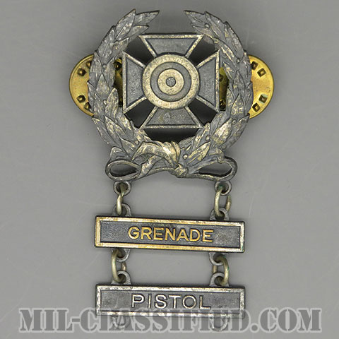 射撃技術章 (エキスパート)（Marksmanship Badge, Expert）[カラー/1960s/燻し銀（銀張り・Silver Filled）/バッジ/中古1点物（バー2個付）]の画像